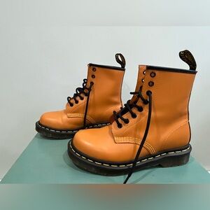 NWOB Dr. Martens 1460s Orange leather boots women’s 5